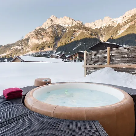 Chalet Grand Flueh - Alpiner Luxus & Nesselwängle