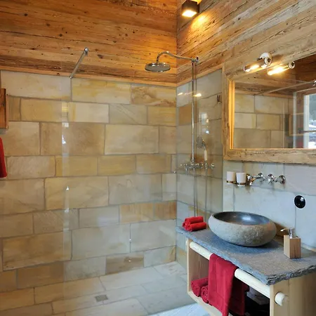 Grand Flüh - Alpiner Luxus&spa Chalet *