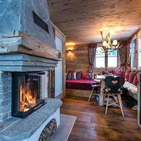 Grand Flueh - Alpiner Luxus & Dağ evi Nesselwängle