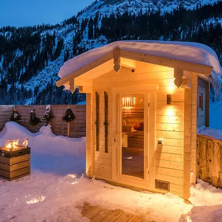 Grand Flueh - Alpiner Luxus & Dağ evi Nesselwängle